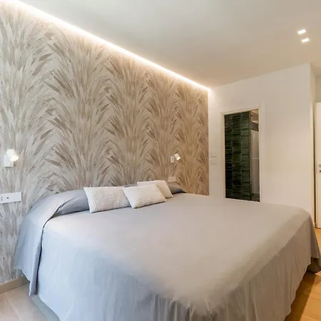 Dimora Mareblu 6, Emma アラッシオ